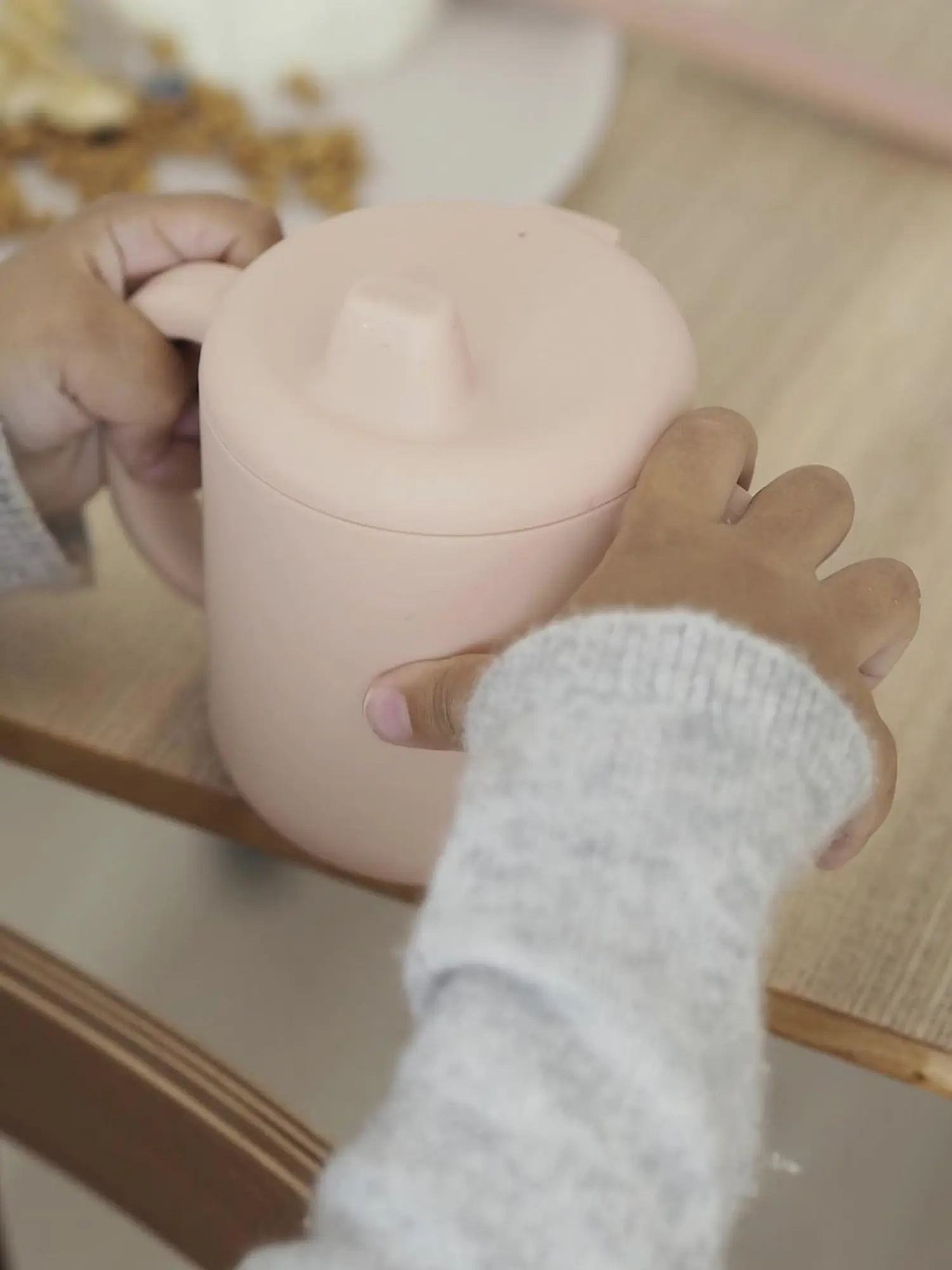 Розовый силиконовый поильник SILICONE LEARNING CUP - изображение 4